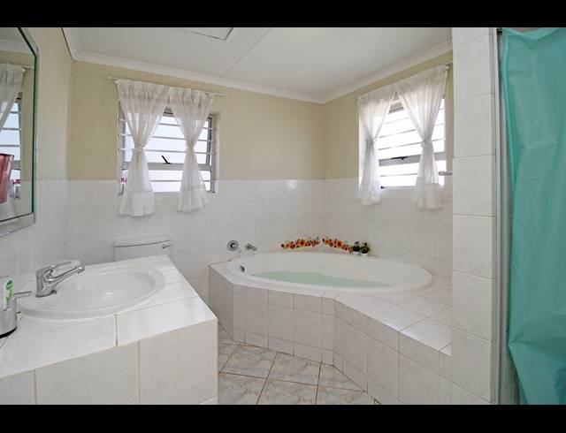 2 BEDROOM HOUSE FOR SALE IN SUNNINGHILL